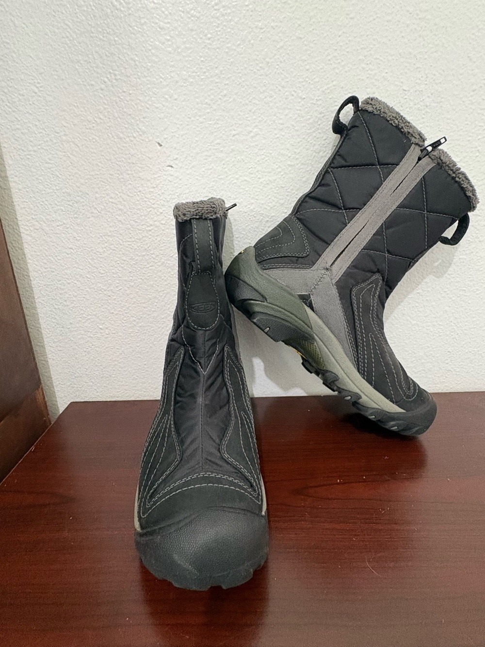 KEEN Betty Boot Women's Size 7 Black Waterproof Snow Boots - Excellent Condition